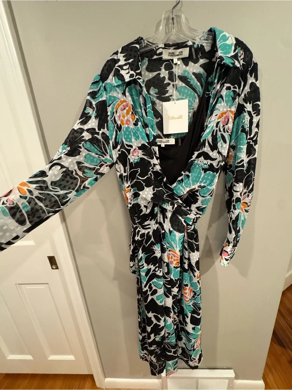 NEW Diane von Furstenberg Petal Burst 2 piece Wrap Dress Long Sleeve Large $498 - Picture 4 of 9